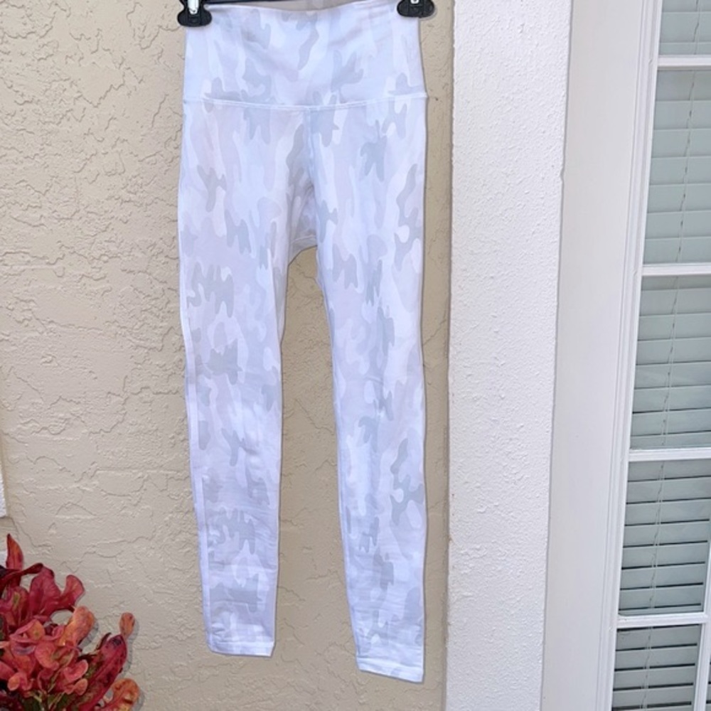 Buff Bunny Collection Snow Camo Eclipse Leggings